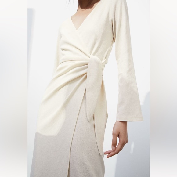 H&M || Cream jersey wrap dress - Picture 3 of 9